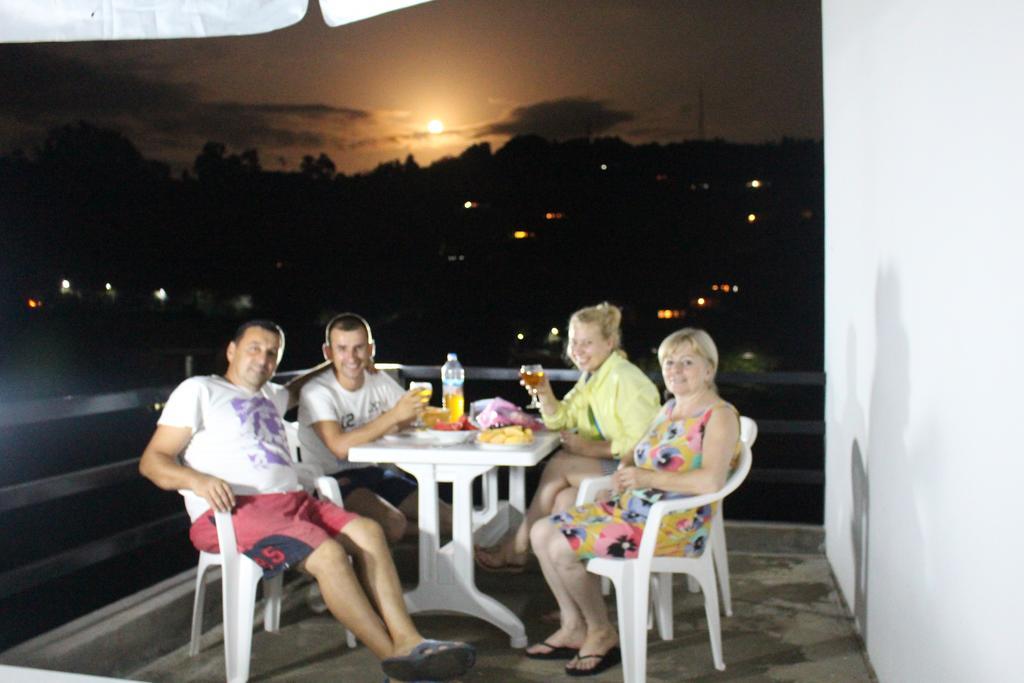 Готель Holiday House Green Cape Batumi Мцване-Концхі Екстер'єр фото